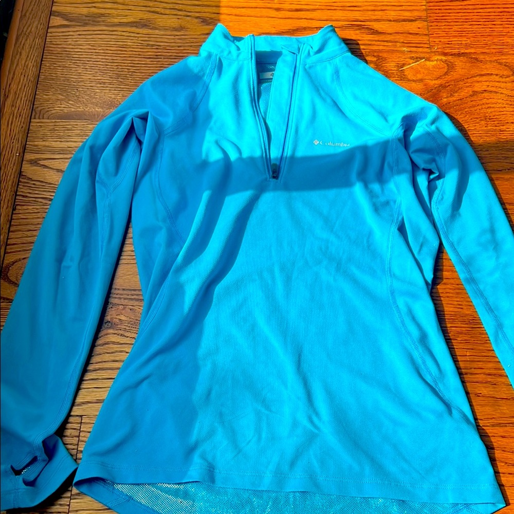Columbia Women’s Omni heat pull over, base layer half zip. Never worn